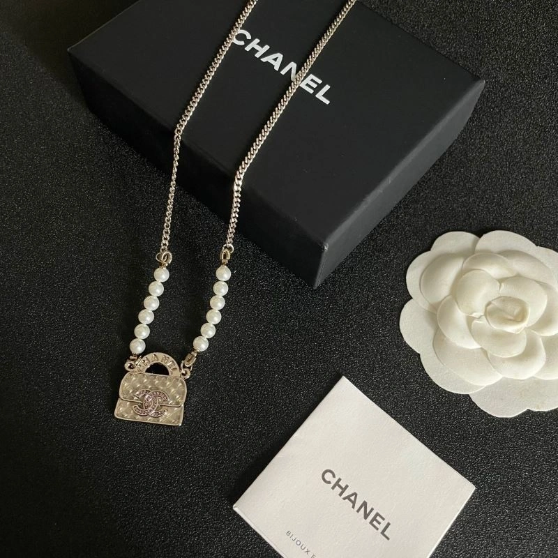 Fashionable Chanel Necklaces 225837