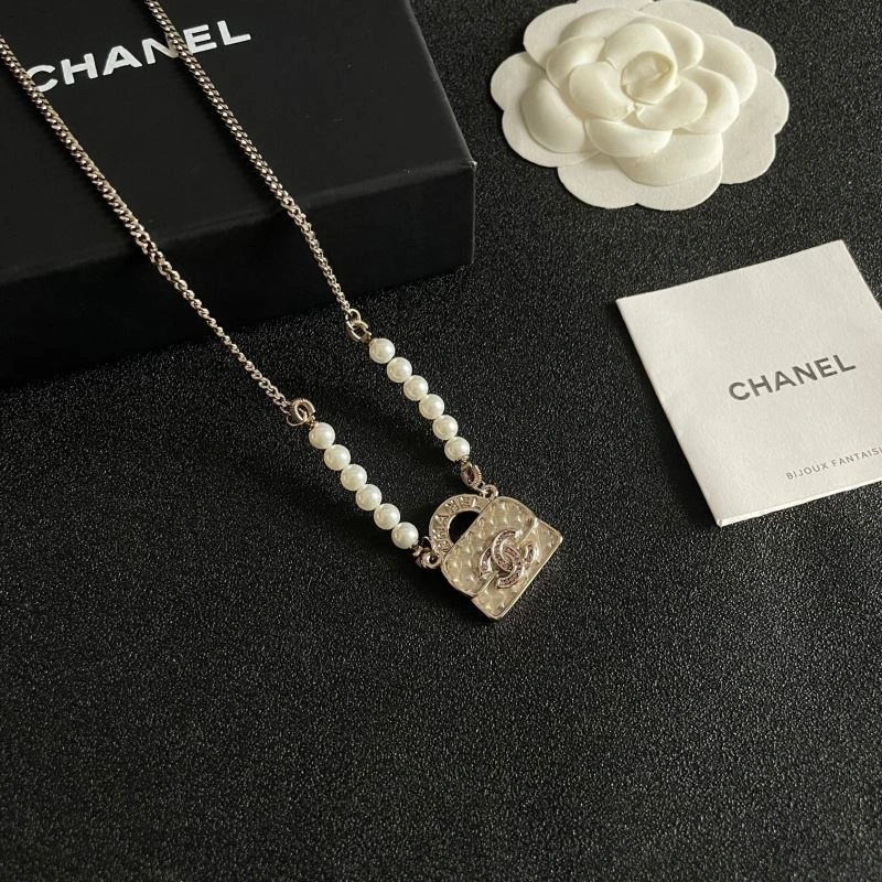 Fashionable Chanel Necklaces 225837