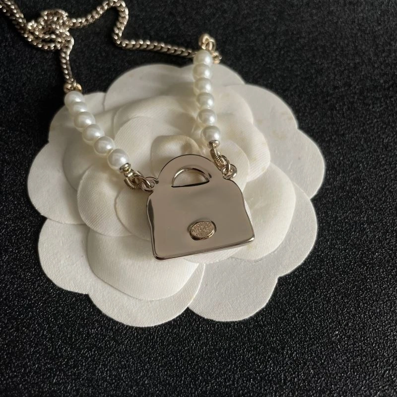Fashionable Chanel Necklaces 225837