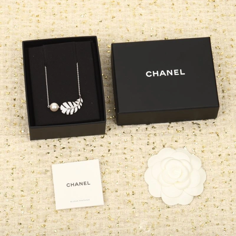 Snug Chanel Necklaces 225810