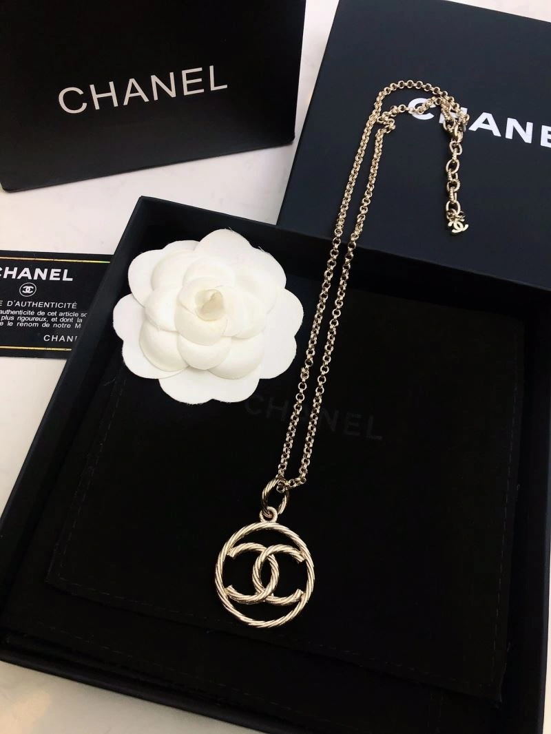Sophisticated Chanel Necklaces 225866