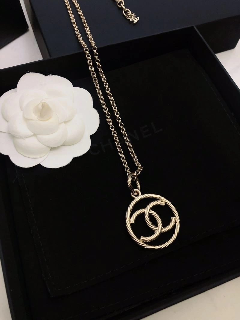Sophisticated Chanel Necklaces 225866