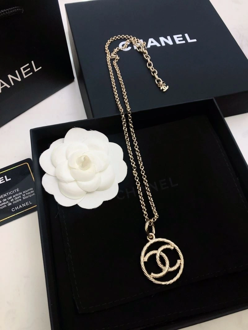 Sophisticated Chanel Necklaces 225866