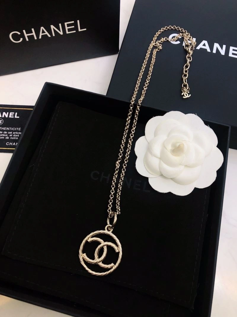 Sophisticated Chanel Necklaces 225866