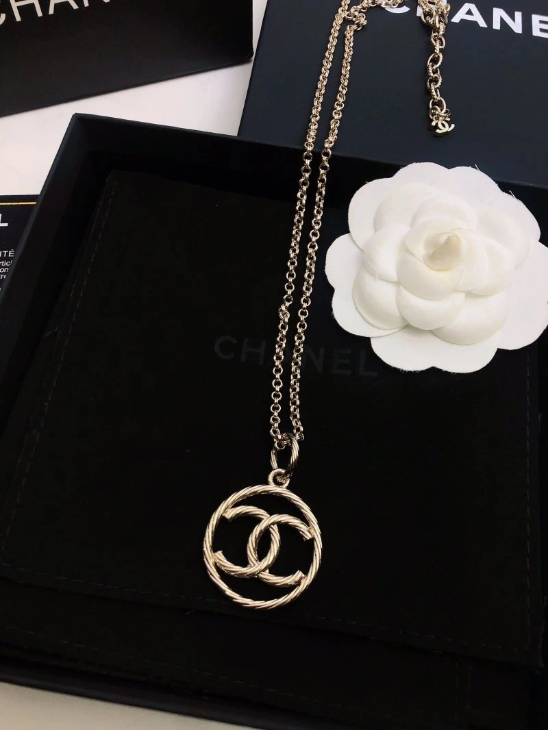 Sophisticated Chanel Necklaces 225866