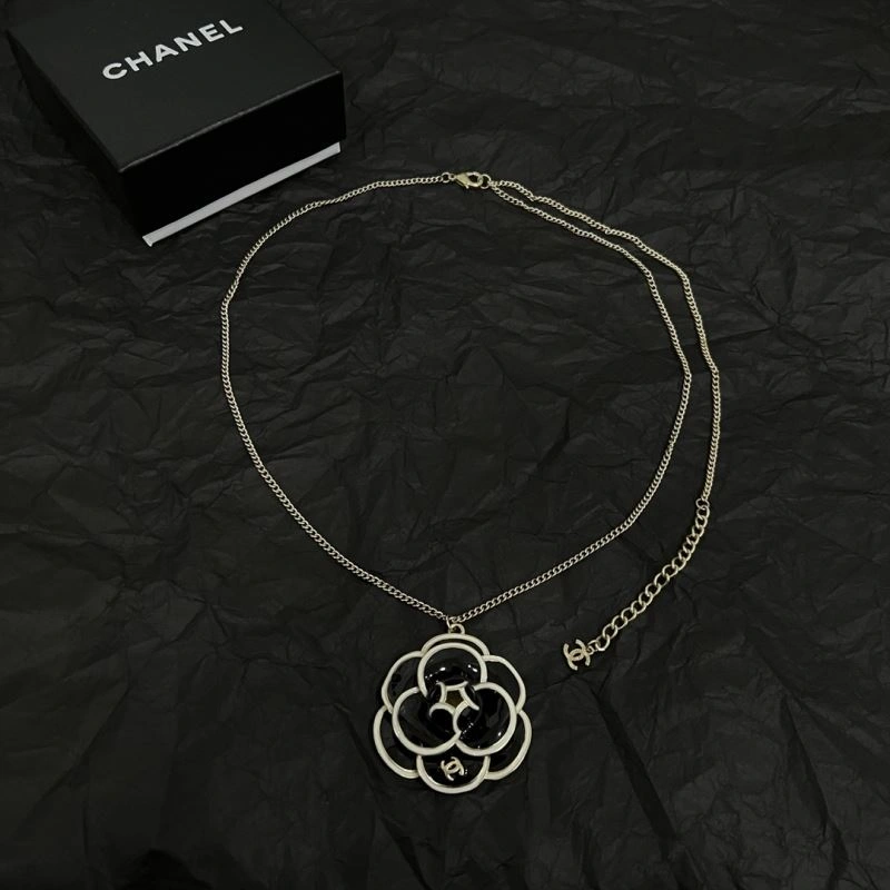 Trendsetting Chanel Necklaces 225812