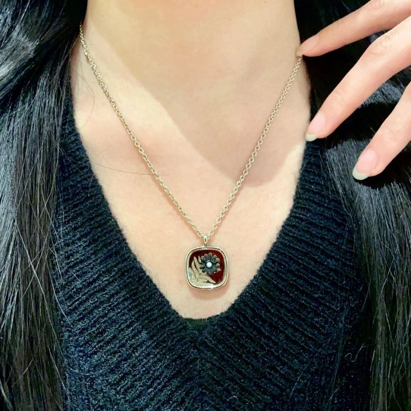 Trendsetting Chanel Necklaces 225755