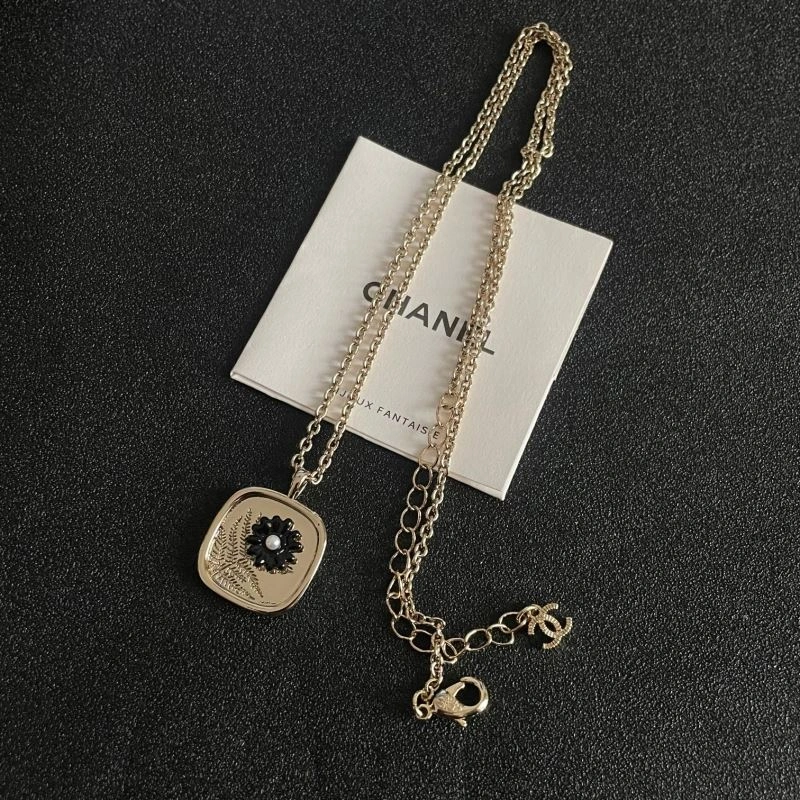 Trendsetting Chanel Necklaces 225755