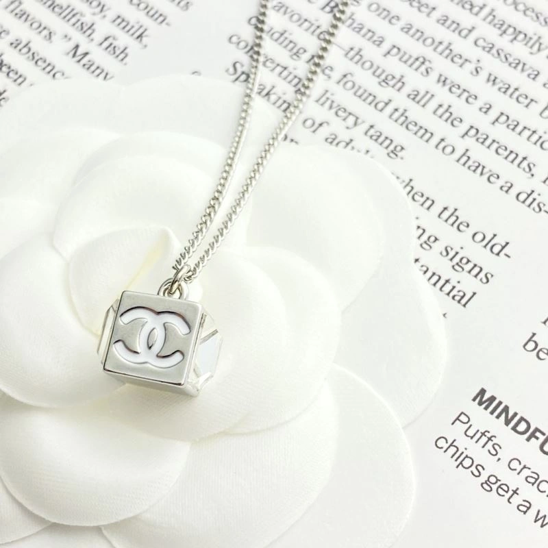 Chanel Necklaces SmoothTexture 225733