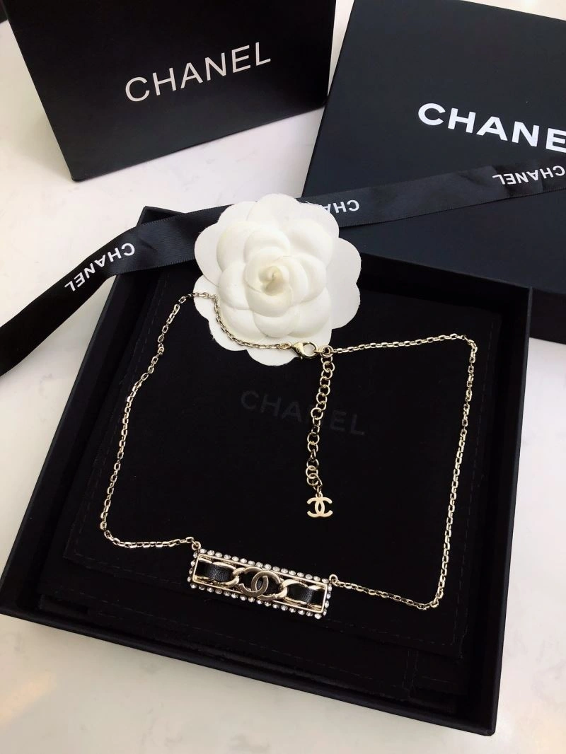 Supportive Chanel Necklaces 225771