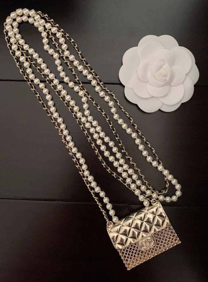 Compact Chanel Necklaces 224707