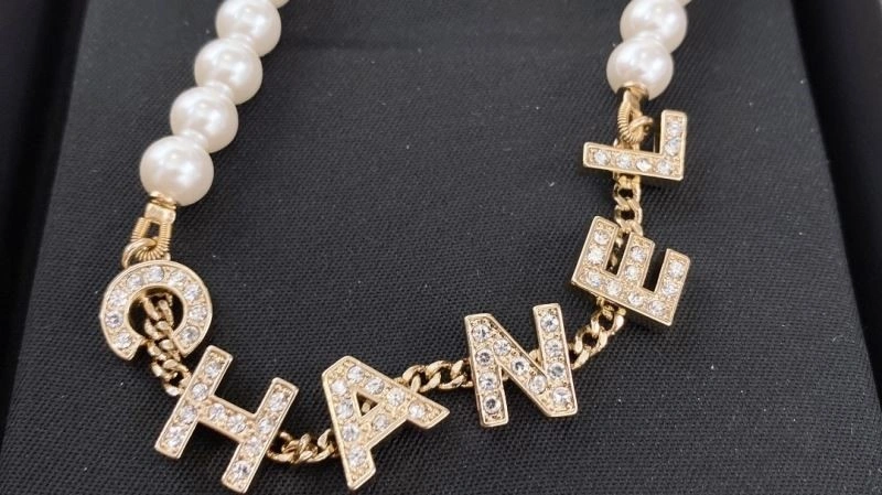 Chanel Necklaces Sleek 224651