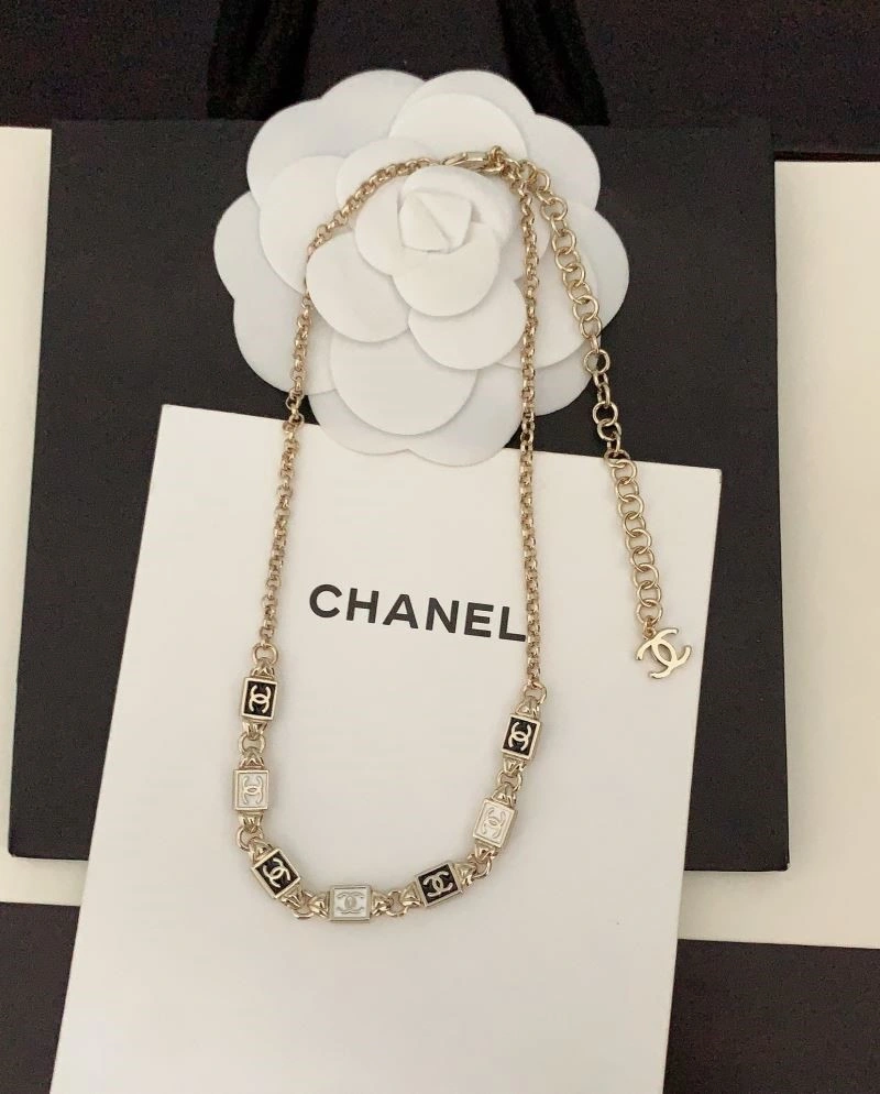 Chanel Necklaces Sleek 224680