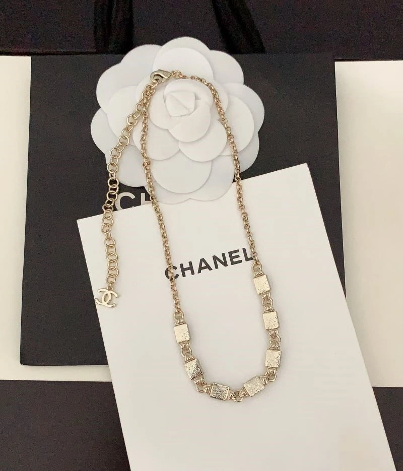 Chanel Necklaces Sleek 224680