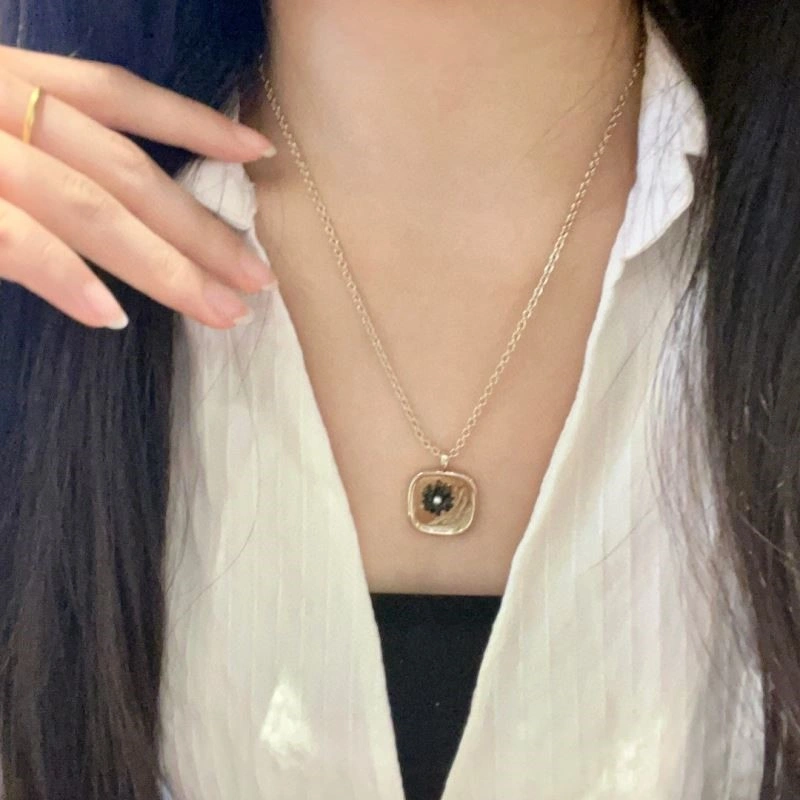 Refined Chanel Necklaces 224632