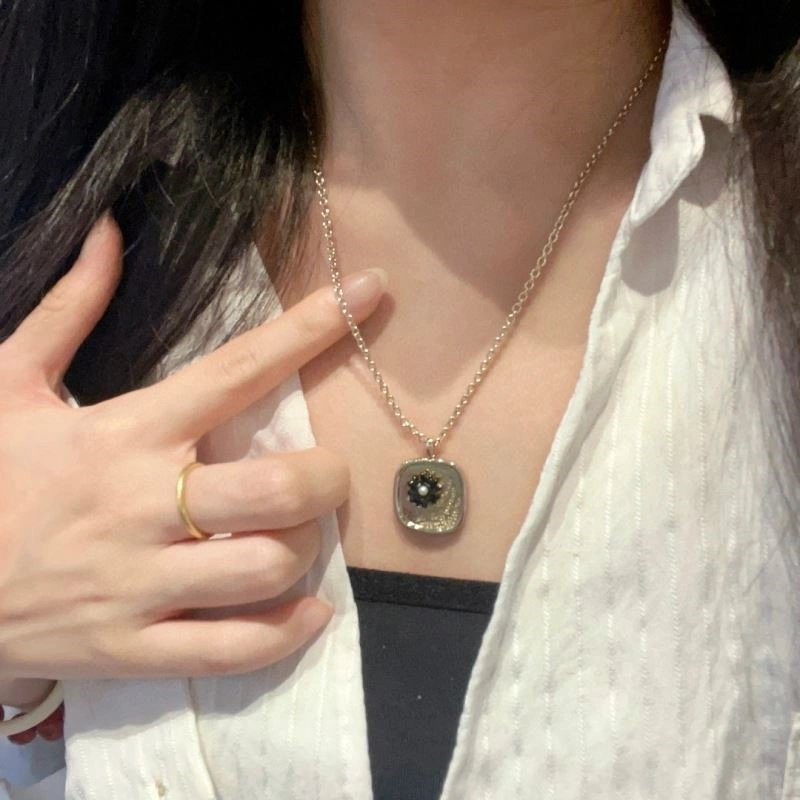 Refined Chanel Necklaces 224632