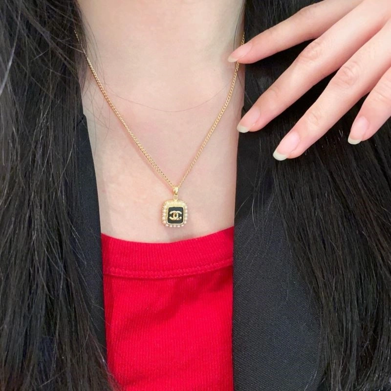 Seasonal Chanel Necklaces 224671