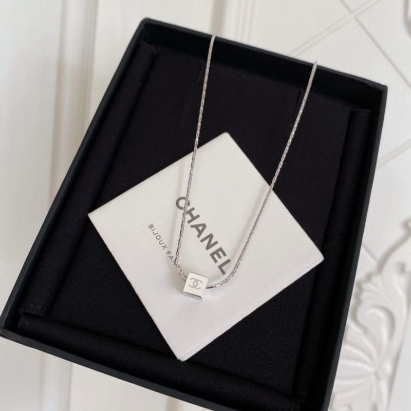 EyeCatching Chanel Necklaces 224543