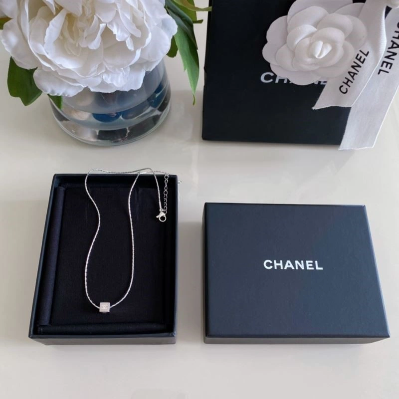 EyeCatching Chanel Necklaces 224543