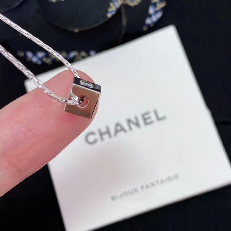 EyeCatching Chanel Necklaces 224543