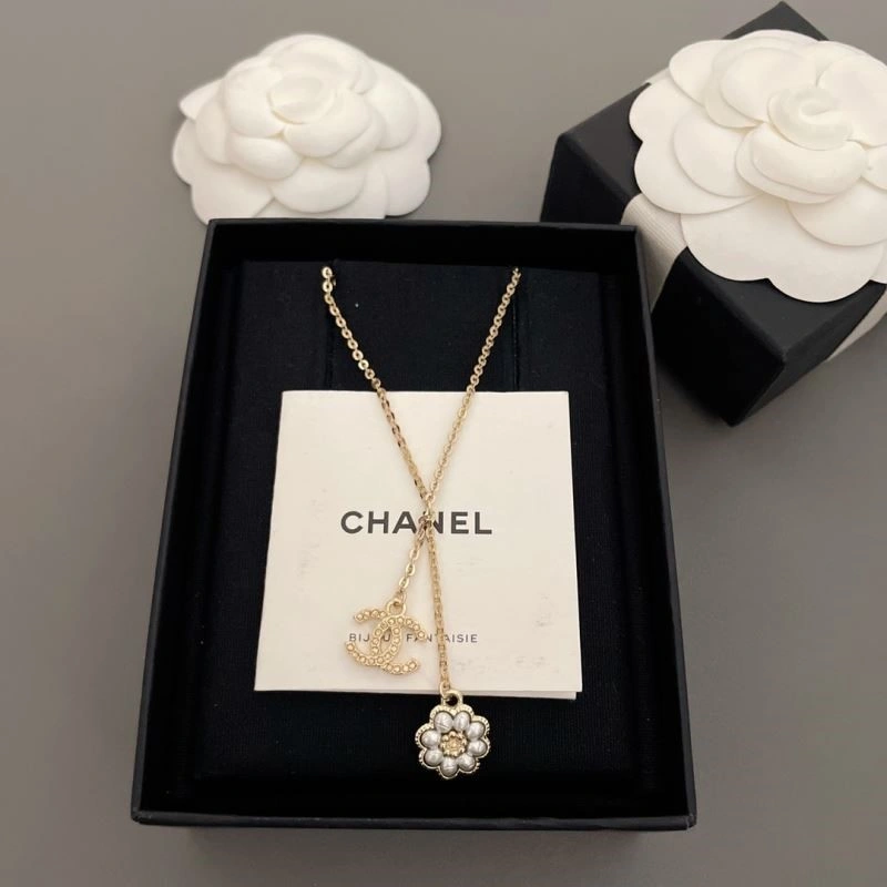 Refined Chanel Necklaces 223595