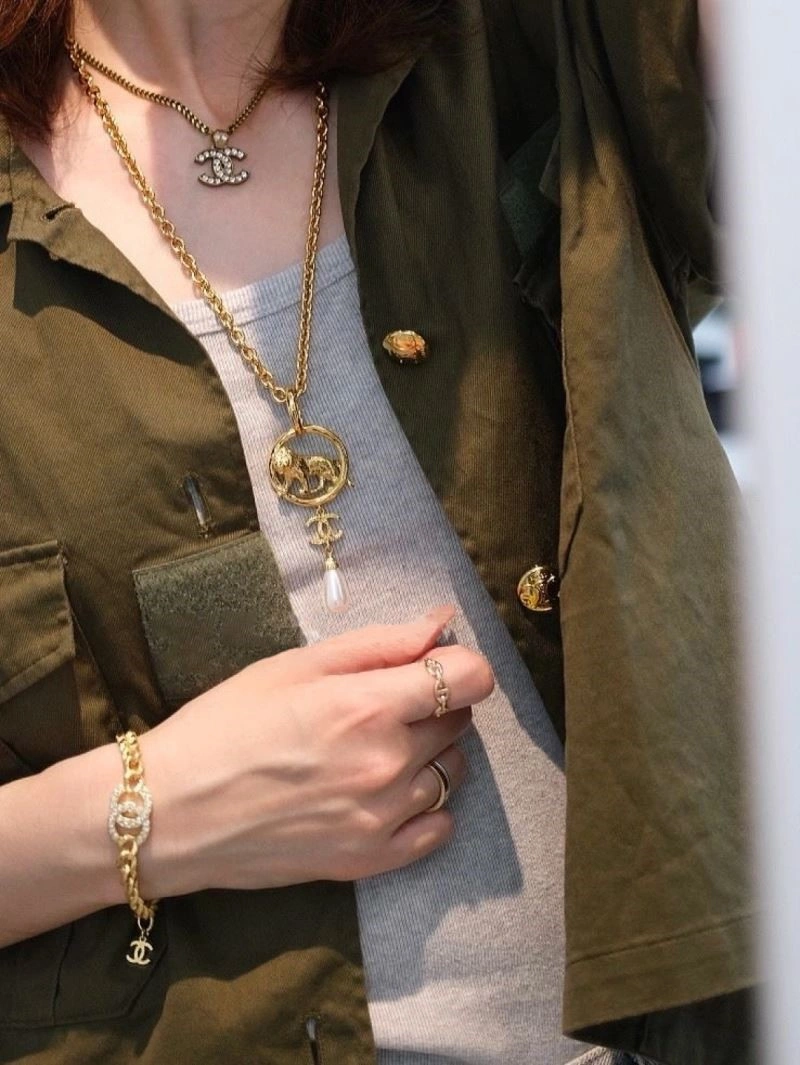Chanel Necklaces Functional 223580