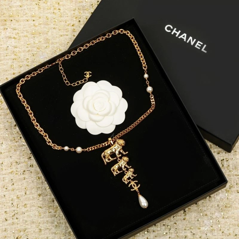 Minimalist Chanel Necklaces 223575