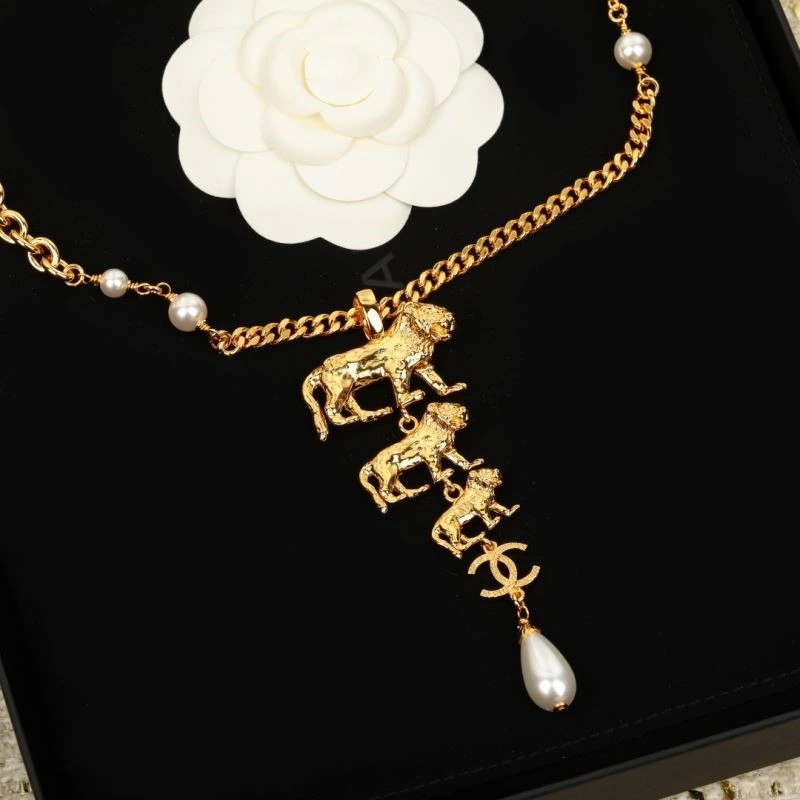 Minimalist Chanel Necklaces 223575