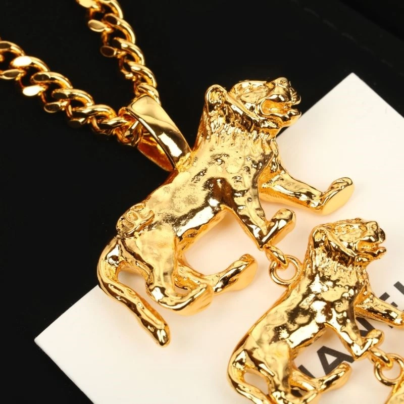 Minimalist Chanel Necklaces 223575