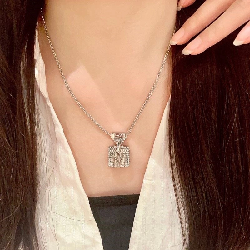 Trendsetting Chanel Necklaces 223537