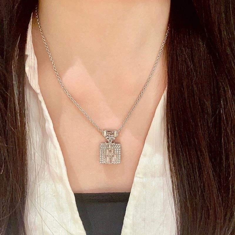 Trendsetting Chanel Necklaces 223537