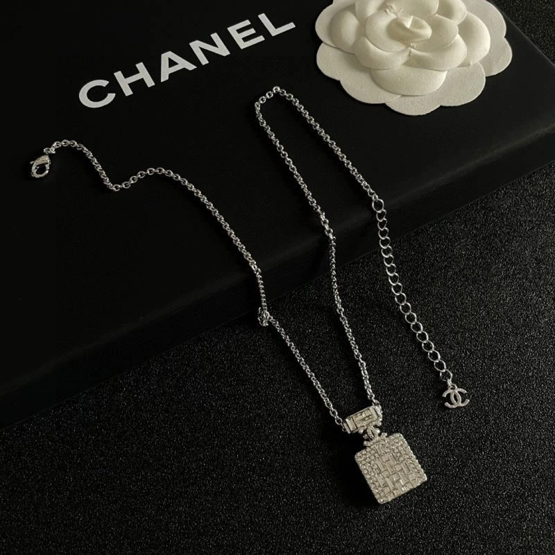 Trendsetting Chanel Necklaces 223537
