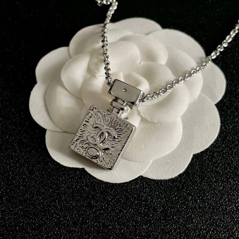 Trendsetting Chanel Necklaces 223537