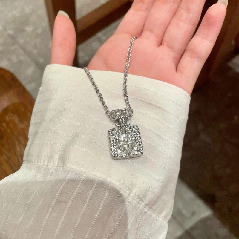 Trendsetting Chanel Necklaces 223537
