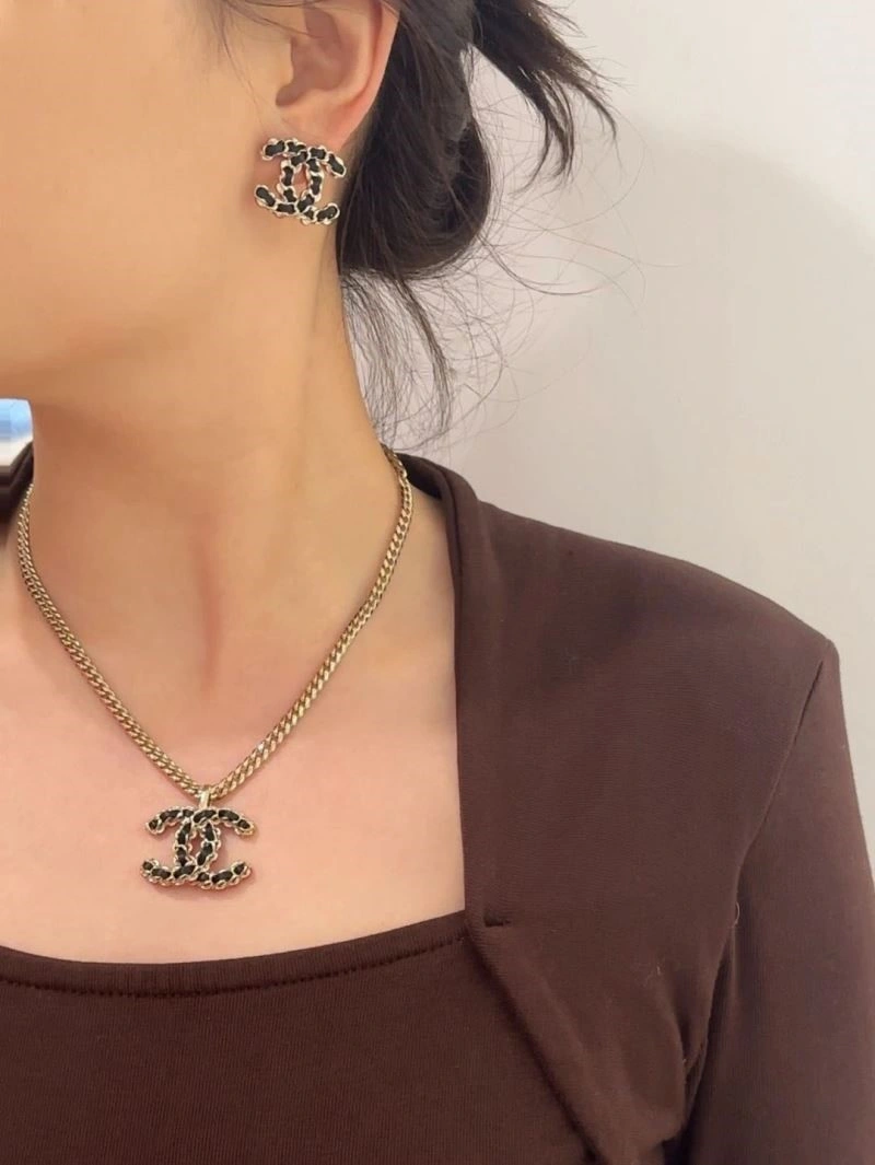 Affordable Chanel Necklaces 223539