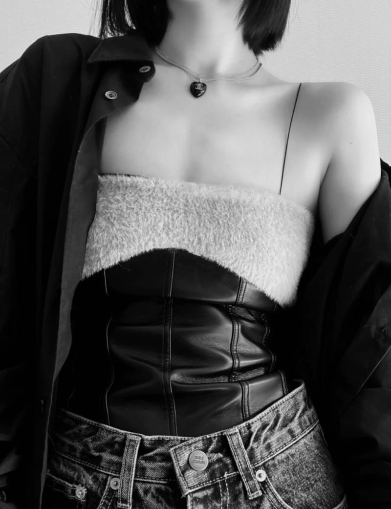 Snug Chanel Necklaces 223524