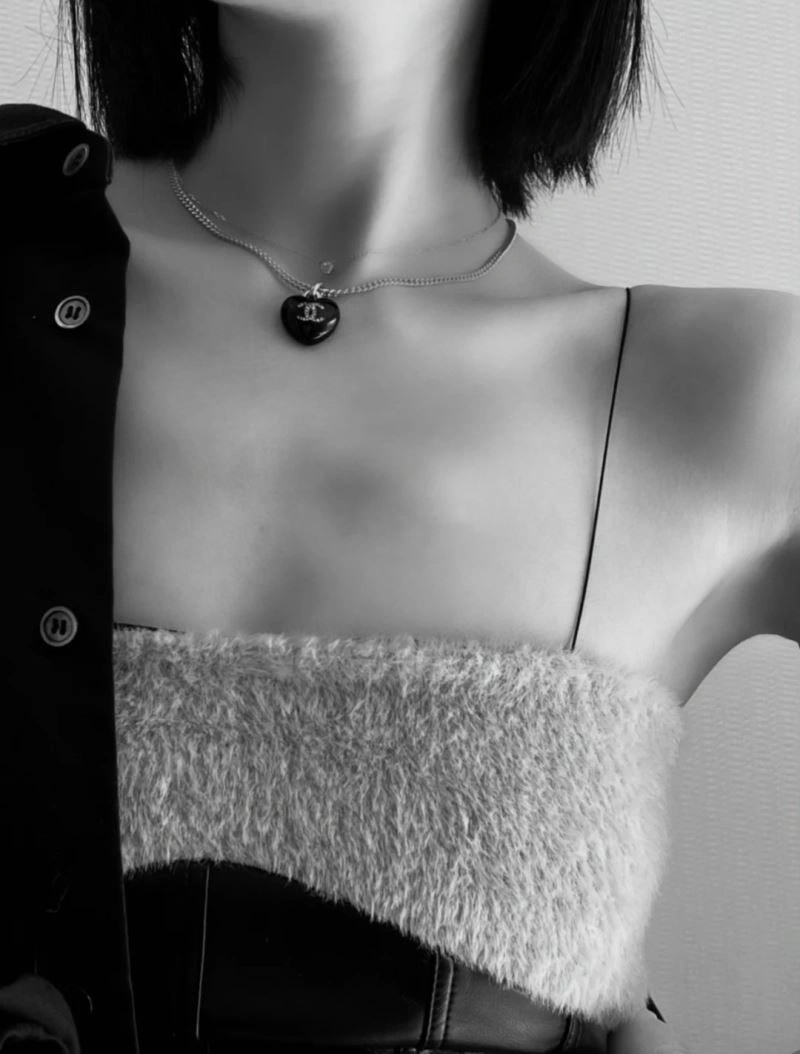 Snug Chanel Necklaces 223524