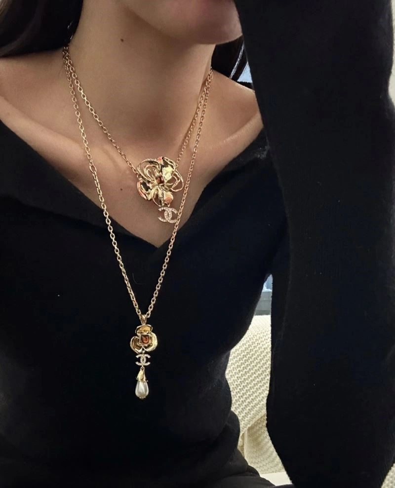 Contemporary Chanel Necklaces 223578