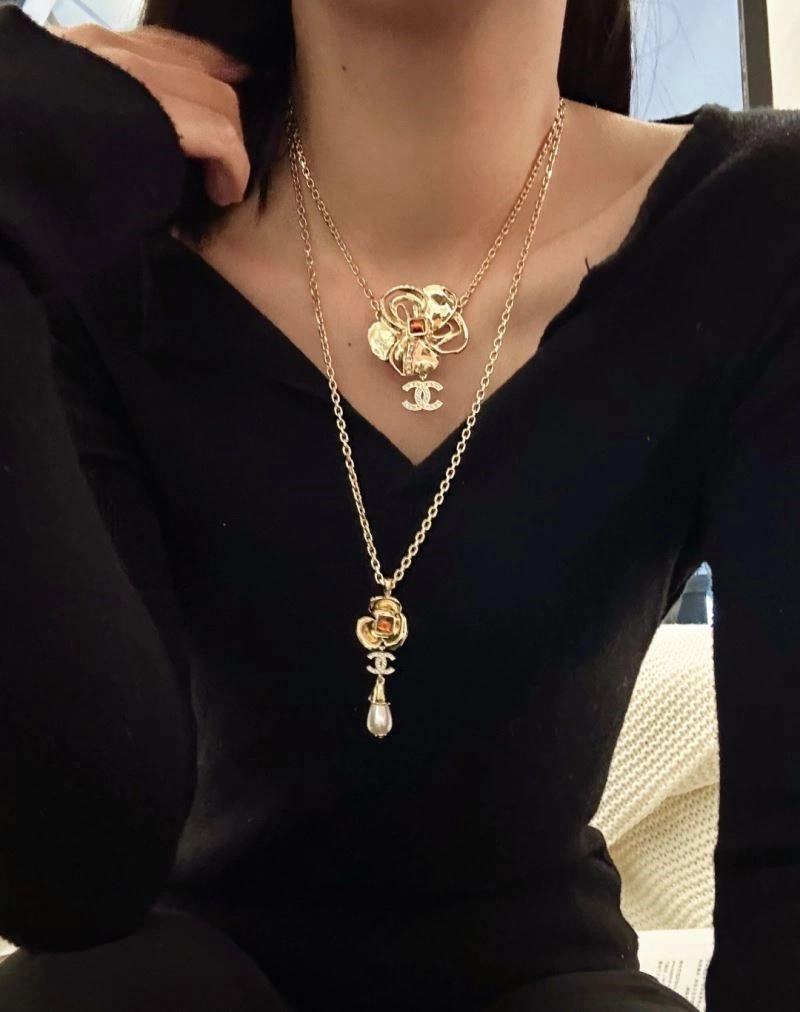 Contemporary Chanel Necklaces 223578