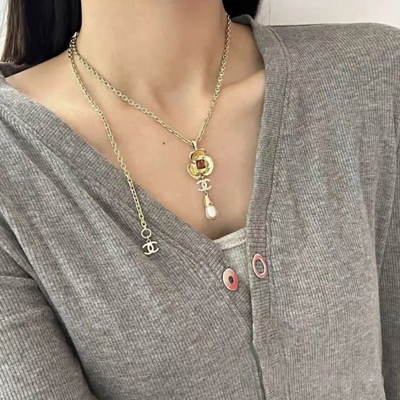 Contemporary Chanel Necklaces 223578