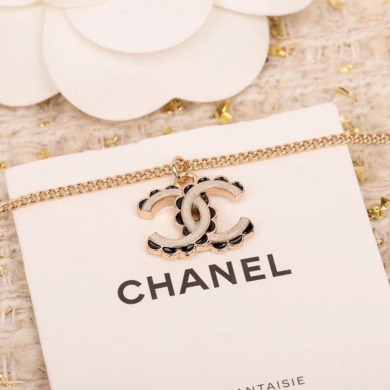 Sustainable Chanel Necklaces 223485