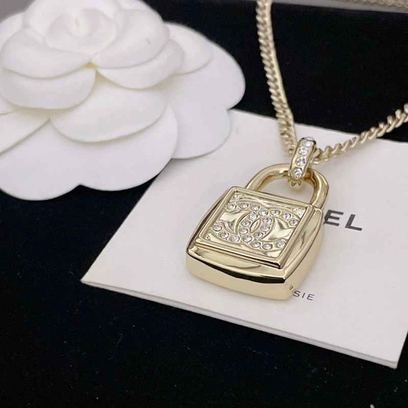 Chanel Necklaces EyeCatching 223540