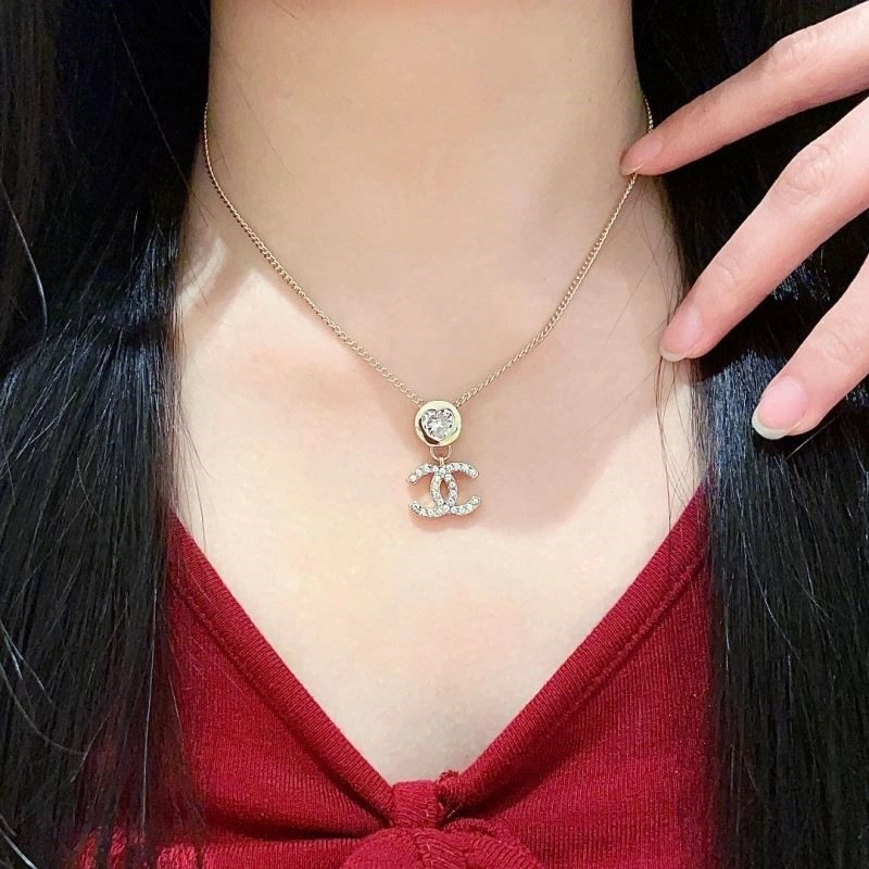 WaterResistant Chanel Necklaces 223542