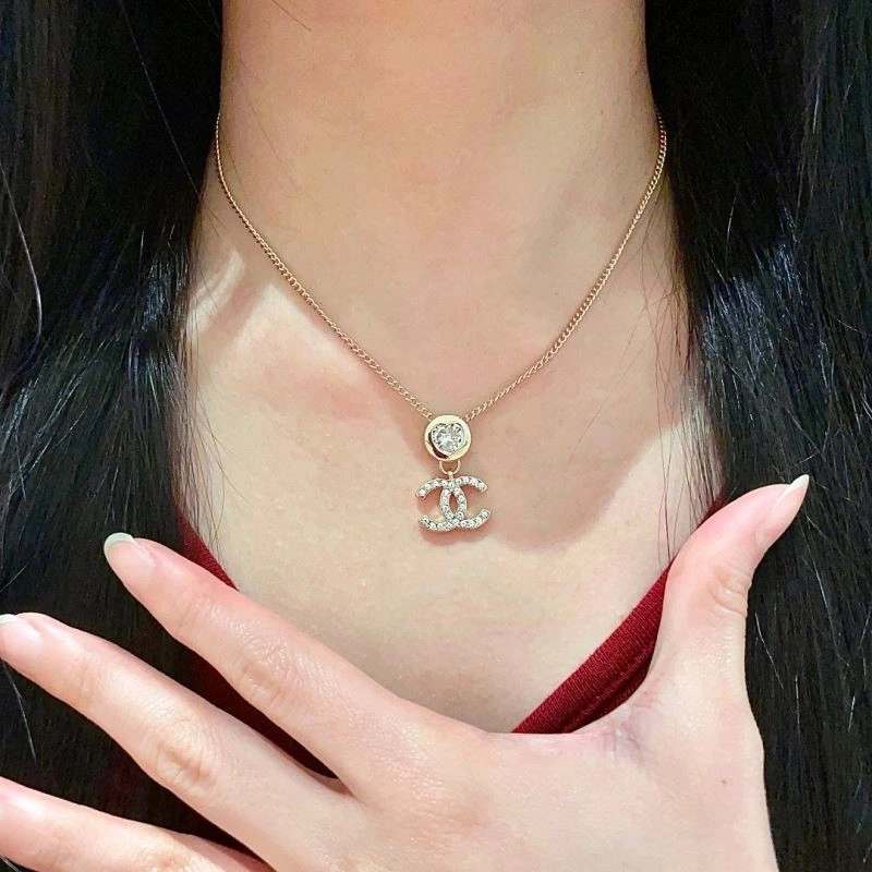 WaterResistant Chanel Necklaces 223542