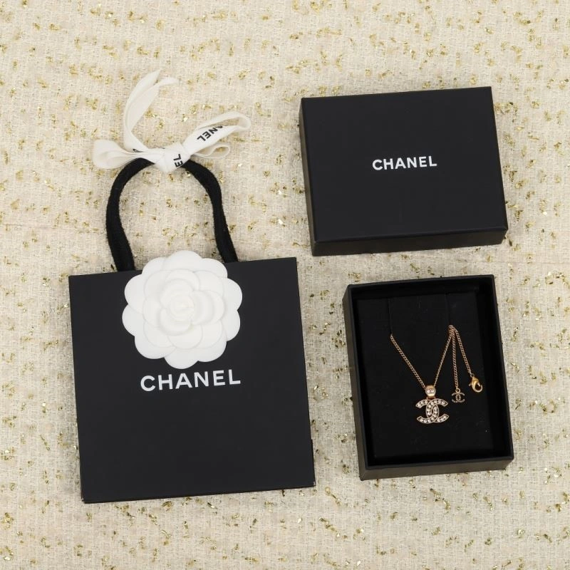 Sophisticated Chanel Necklaces 223469