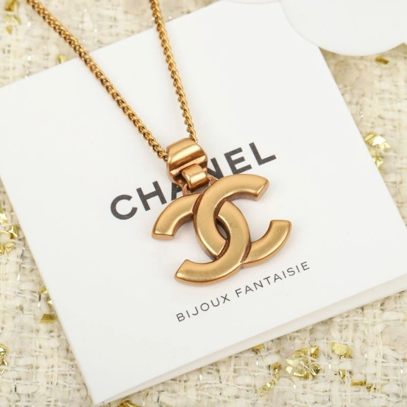 Sophisticated Chanel Necklaces 223469