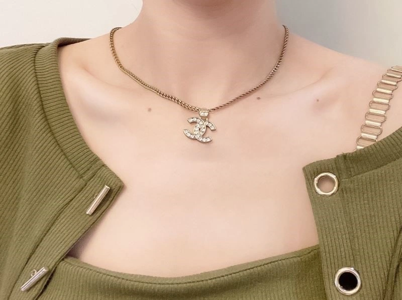 Sophisticated Chanel Necklaces 223469