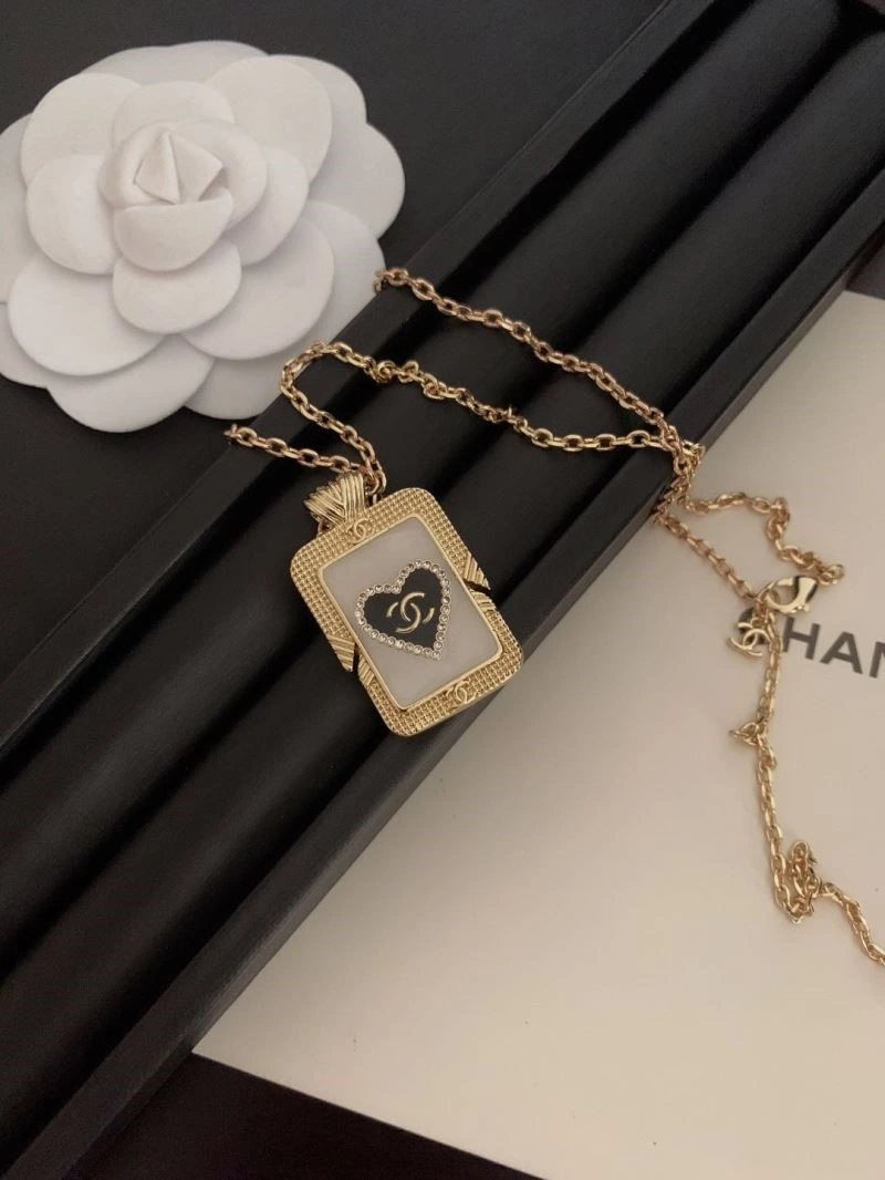 Minimalist Chanel Necklaces 223450