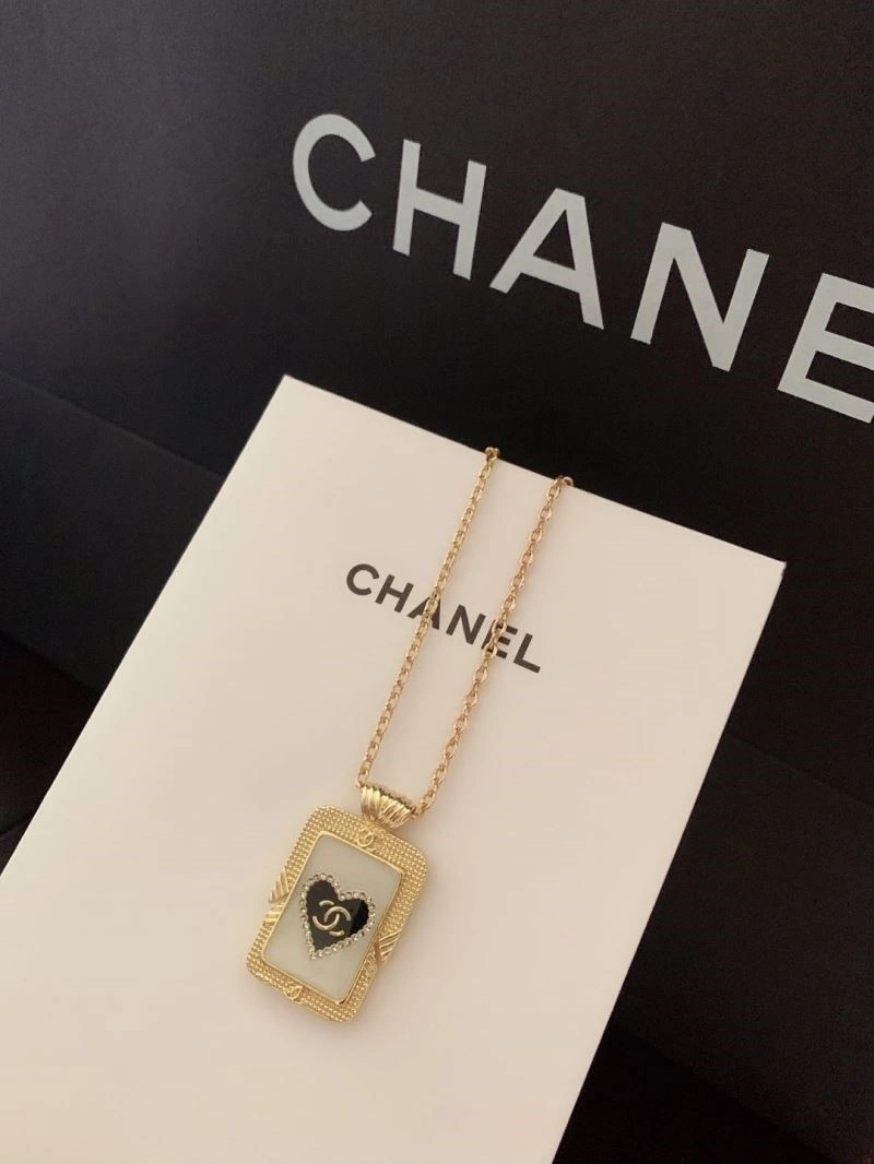 Minimalist Chanel Necklaces 223450