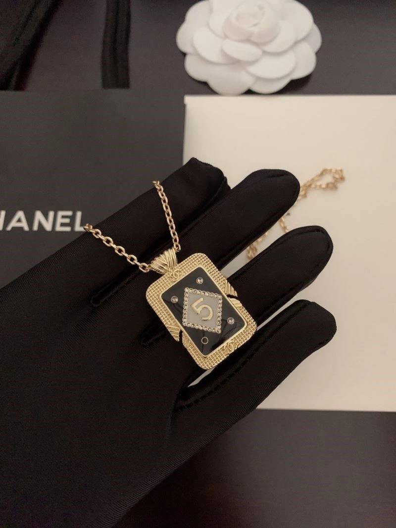 Minimalist Chanel Necklaces 223450